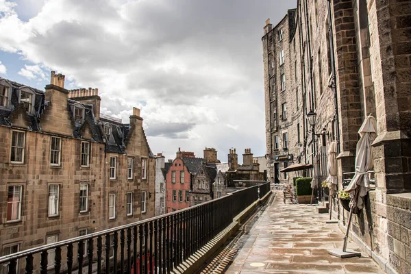 Mayo 2021 Edimburgo Escocia Inglaterra Calle Colorida Con Tiendas Edinburgh — Foto de Stock