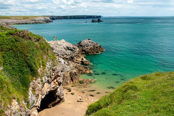 Tenby Wales Storbritannien Landskap Vid Havet Utsikt Över Klipporna Horisontell — Stockfoto