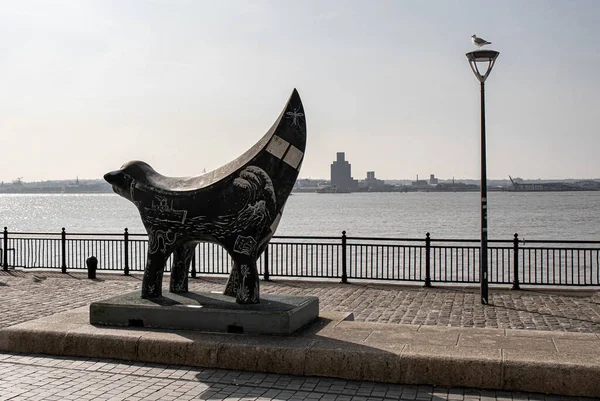 Liverpool Großbritannien März 2022 Kunstskulptur Schöne Landschaft Fluss Mersey — Stockfoto