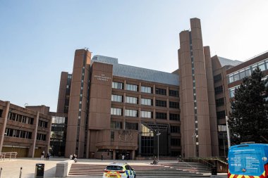 Liverpool, İngiltere. 21 Mart 2022. Şehrin mimarisiyim ben. Mersey Nehri 'nin güzel manzarası
