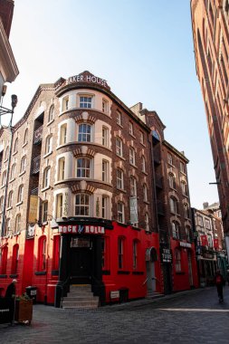 Liverpool, İngiltere. 21 Mart 2022. Şehrin mimarisiyim ben. Mersey Nehri 'nin güzel manzarası
