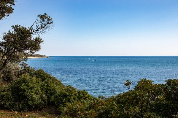 亚得里亚海上美丽的风景 四月晴天的蓝水 Istria半岛Pula克罗地亚 — 图库照片