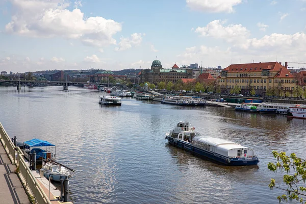 Prag Çek Cumhuriyeti Nisan 2022 Şehrin Mimarisiyim Ben Weltawa Nehri — Stok fotoğraf