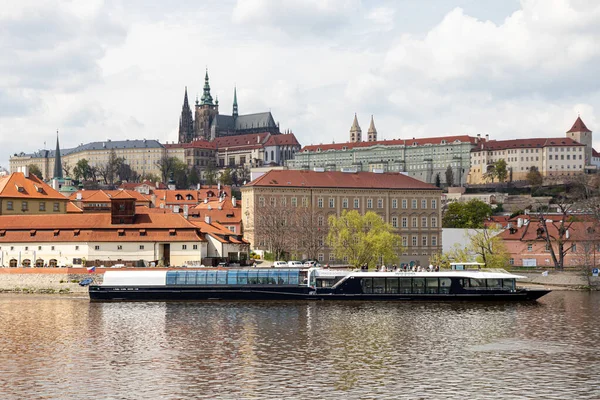 Прага Чехия Апреля 2022 Года Архитектура Города Пейзаж Реке Влтаве — стоковое фото