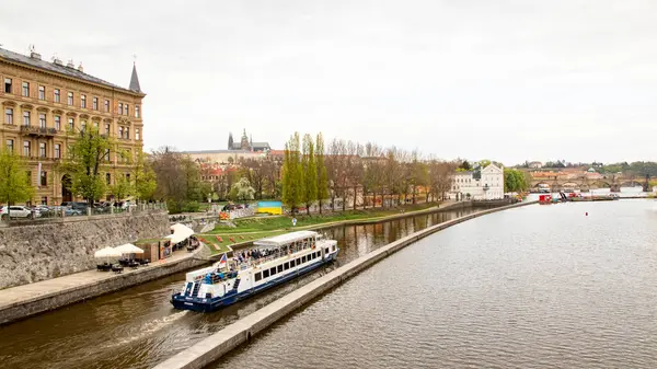 Прага Чехия Апреля 2022 Года Городская Архитектура Пейзаж Реке Влтаве — стоковое фото