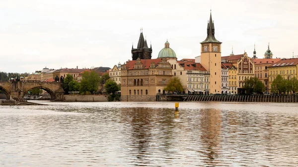 Praga República Checa Abril 2022 Arquitectura Ciudad Paisaje Río Moldava —  Fotos de Stock