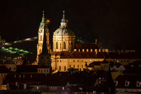 2022年4月26日 布拉格捷克共和国 夜晚的城市建筑 — 图库照片