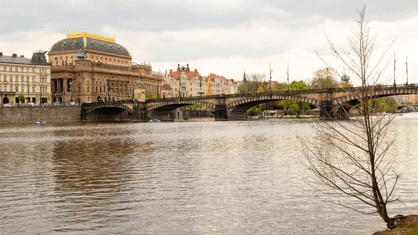 Прага Чехия Апреля 2022 Года Городская Архитектура Пейзаж Реке Влтаве — стоковое фото