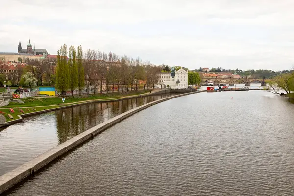 Прага Чехия Апреля 2022 Года Городская Архитектура Пейзаж Реке Влтаве — стоковое фото