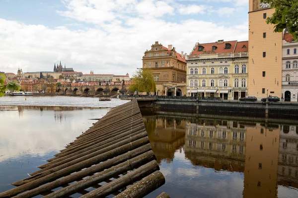 Praga República Checa Abril 2022 Arquitectura Urbana Paisagem Rio Vltava — Fotografia de Stock