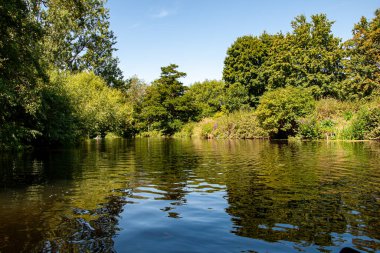 Warwick Warwickshire İngiltere. Avon Nehri 'nin güzel manzarası