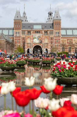 13 Nisan 2022 Amsterdam Hollanda 'da. Güzel bir manzara. Şehrin mimarisi..