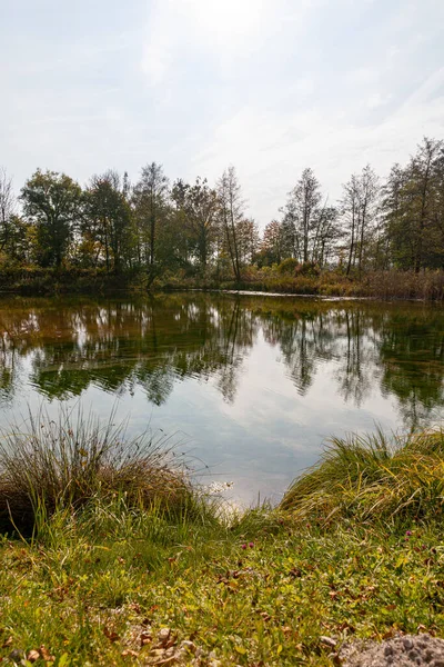 Landskap Solig Oktober Dag Vid Sjön Polen — Stockfoto