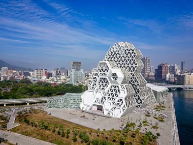 Kaohsiung, Tayvan - 24 Aralık 2021: Kaohsiung Müzik Merkezi (KMC).