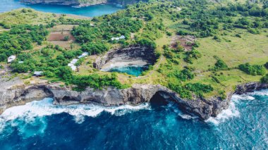 Bali Endonezya 'daki Kırık plaj çevresindeki hava manzarası
