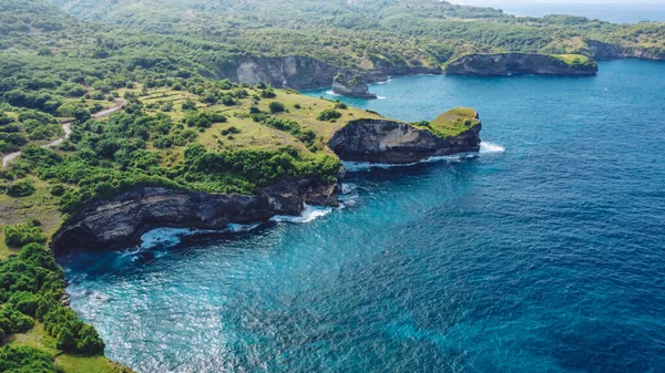 Bali Endonezya 'daki Kırık plaj çevresindeki hava manzarası
