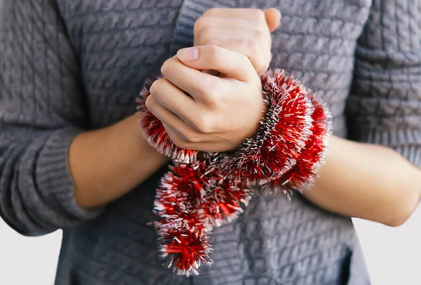 Hands Young Girl Tied Red Decorative Christmas Garland Red Tinsel — Stock Photo, Image