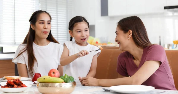 Cute Little Daughter Feeding Her Aunt Bread Her Mother Smiling — Fotografia de Stock