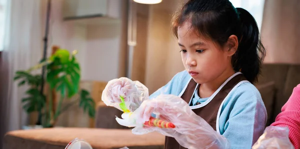 Asiatische Kindermädchen Genießen Hause Krawatten Färben Kunst Und Basteln Diy — Stockfoto