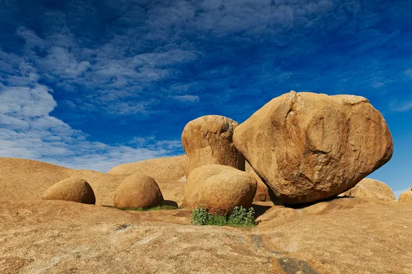 D'énormes formations rocheuses — Photo