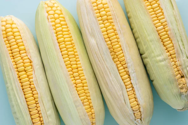 Полуочищенные Золотые Мозоли Здоровая Органическая Вегетарианская Еда Абстрактная Свежая Кукуруза — стоковое фото