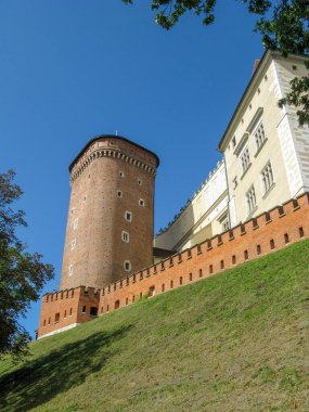 Krakow Polonya - 14.09.2011 - Wawel Şatosu Krakow 'da güneşli bir günde mavi gökyüzü