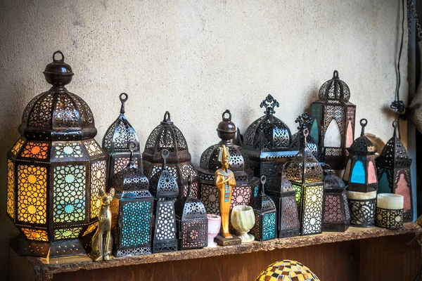Diferentes Tipos Antigüedades Venden Puesto Calle Cairo Egipto — Foto de Stock