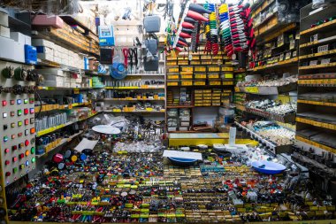 tokyo. Japonya 'ya. 14 Ağustos, 2018: Akihabara Elektronik Kasabası 'ndaki elektronik parça mağazası.