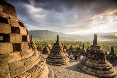 Java, Endonezya 'daki Borobudur Tapınağı' nda günbatımı