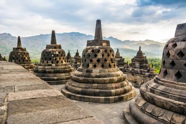 Java, Endonezya 'daki Borobudur Tapınağı' nda günbatımı