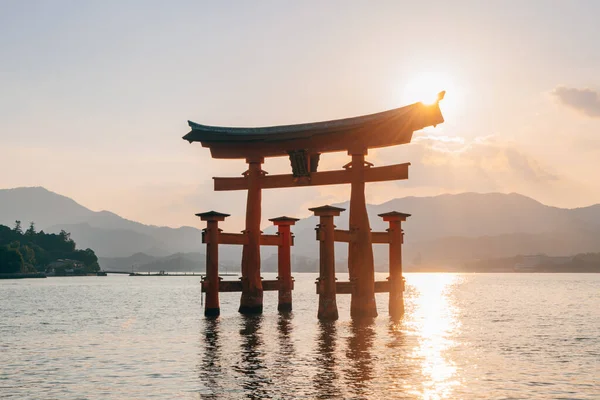 Increíble Puesta Sol Vista Miyajima Torii Flotante Japón — Foto de Stock