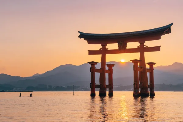 Increíble Puesta Sol Vista Miyajima Torii Flotante Japón — Foto de Stock