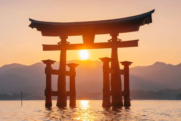Increíble Puesta Sol Vista Miyajima Torii Flotante Japón —  Fotos de Stock