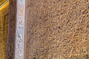 Firavunların mezarlarının içinde şaşırtıcı hiyeroglifler.