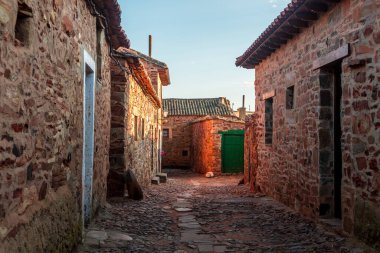 Castrillo de los polvazares maragato kasabasının sokak manzarası, İspanya