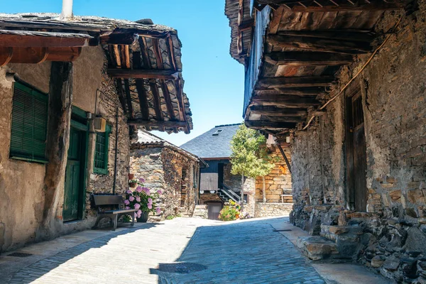Pealba Santiago是一个用石板建造房屋的小镇 — 图库照片