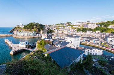 İspanya 'nın Asterias kentindeki Luarca balıkçı kasabasının panoramik manzarası