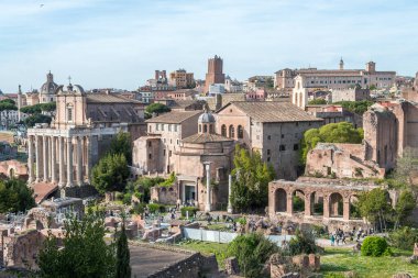 Roma 'nın Derebeyi' nden Roma forumu görüşleri, Roma