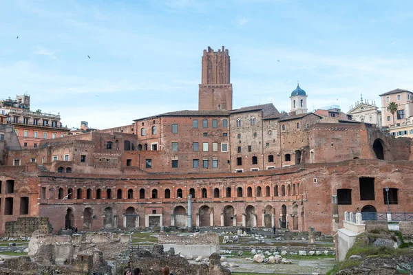 Roma 'nın Derebeyi' nden Roma forumu görüşleri, Roma