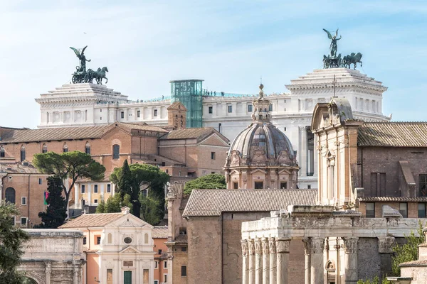 Roma 'nın Derebeyi' nden Roma forumu görüşleri, Roma