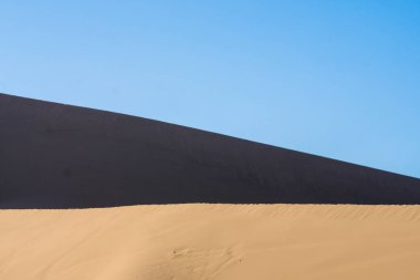 Çöl kum tepelerinin desenleri