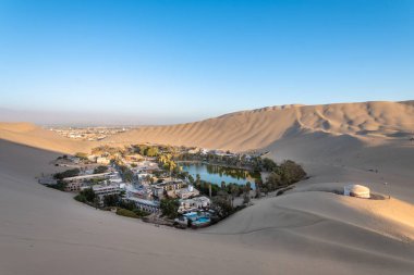 Huacachina köyünün muhteşem manzarası, Peru