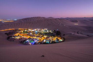 Huacachina köyünün muhteşem manzarası, Peru