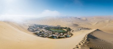 Huacachina köyünün muhteşem manzarası, Peru