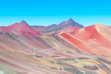 Vinicunca Dağı ve Vadisi 'nin muhteşem manzarası, Peru