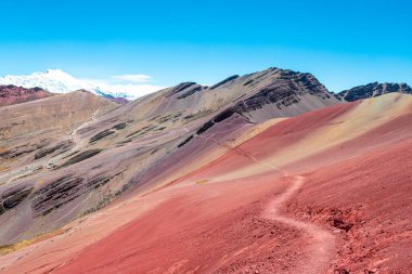 Vinicunca Dağı ve Vadisi 'nin muhteşem manzarası, Peru