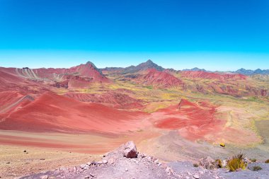 Vinicunca Dağı ve Vadisi 'nin muhteşem manzarası, Peru