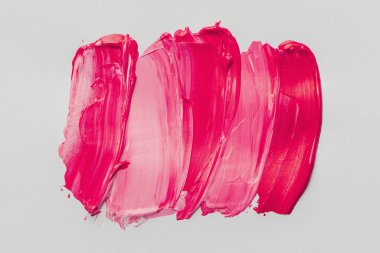 Beyaz arkaplanda pembe fırça darbeleri.