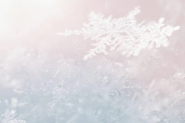 Indah Musim Dingin Kabur Latar Belakang Dengan Kristal Kepingan Salju — Stok Foto