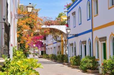 Puerto Mogan şehrinin güzel caddesi, Gran Canaria Adası, İspanya
